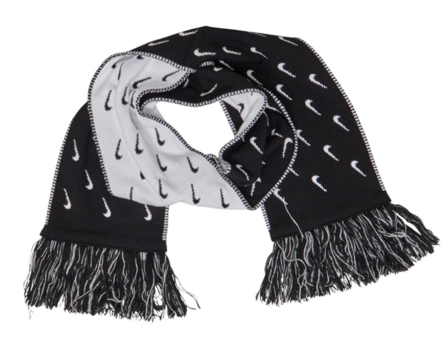 这条Nike Swoosh黑白满勾围巾