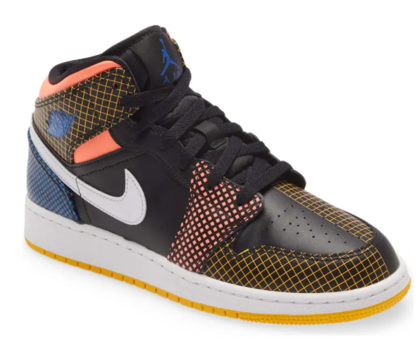 这双鞋大胆运用色彩搭配