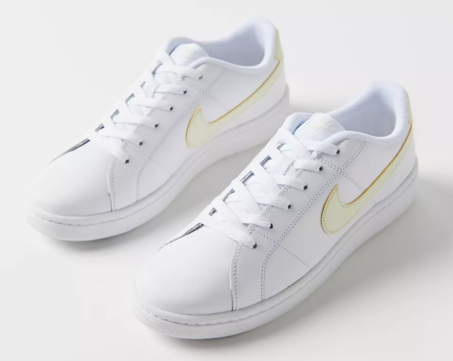 这款Nike运动鞋运动风格低调休闲