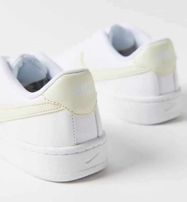 $24.99 (原价 $55) Urban Outfitters官网 Nike Court Royale 2 Classic 女款休闲鞋45折热卖 