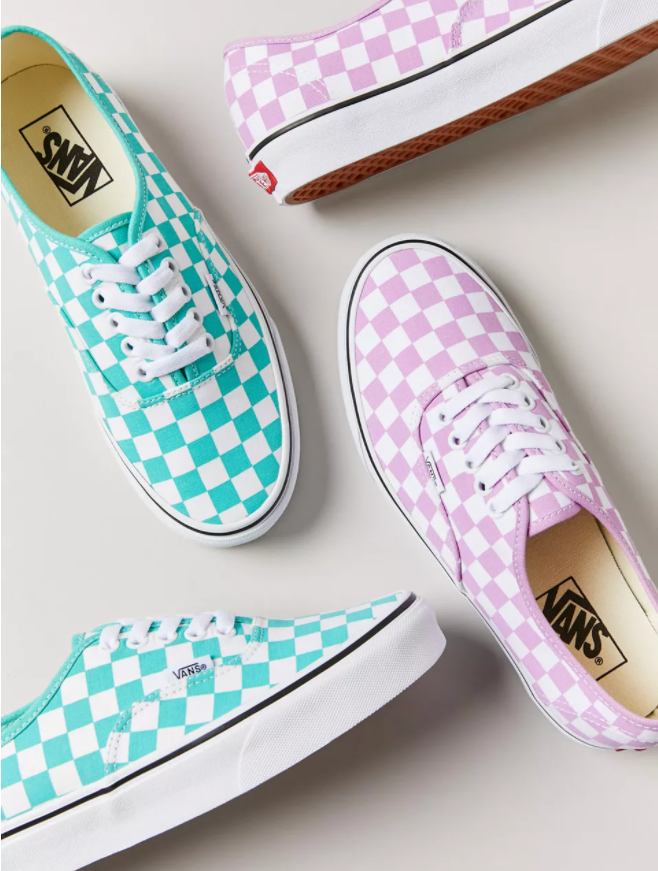 Vans 万斯 Authentic 这款经典帆布鞋采用低帮设计