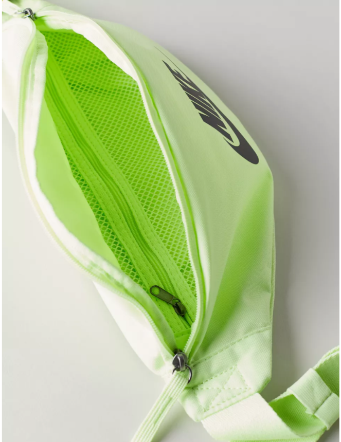 $9.99 (原价 $25) Urban Outfitters官网 Nike Sportswear Heritage 腰包4折热卖 