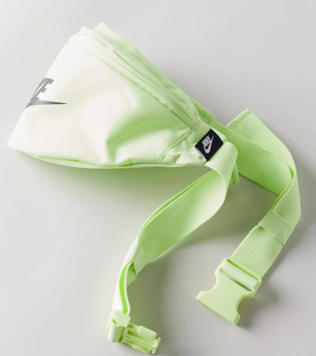 $9.99 (原价 $25) Urban Outfitters官网 Nike Sportswear Heritage 腰包4折热卖 