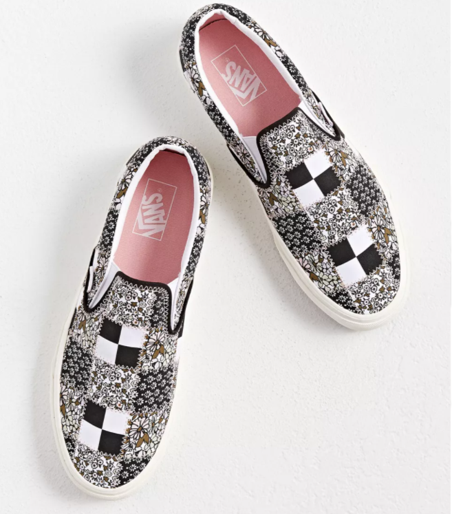 $24.99 (原价 $60) Urban Outfitters官网 Vans Classic 中性一脚蹬板鞋42折热卖 