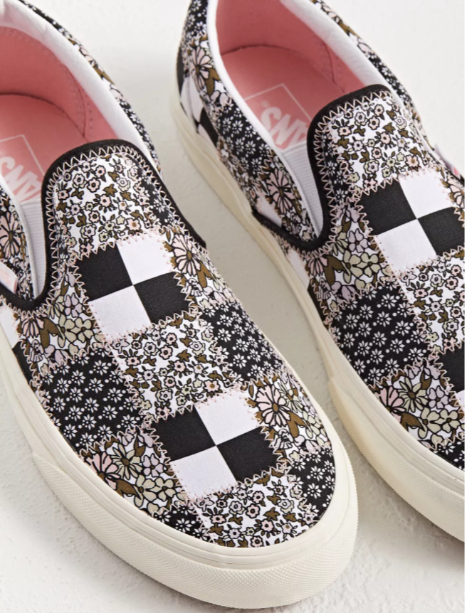 $24.99 (原价 $60) Urban Outfitters官网 Vans Classic 中性一脚蹬板鞋42折热卖 