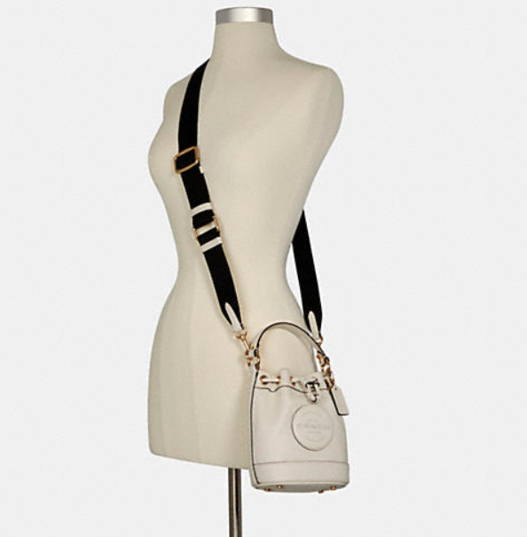 Coach Outlet官网 Coach Dempsey Drawstring 15 水桶包额外75折热卖 $89.40 (原价 $298) + 免邮Coach Outlet官网 Coach Dempsey Drawstring 15 水桶包额外75折热卖