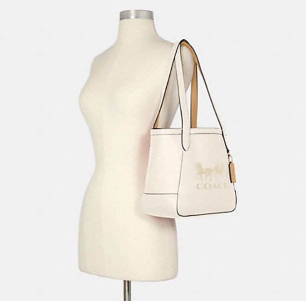 Coach Outlet官網 Coach Horse And Carriage 27 硬皮馬車托特包3折熱賣 $99 (原價 $328) + 免運費Coach Outlet官網 Coach Horse And Carriage 27 硬皮馬車托特包3折熱賣