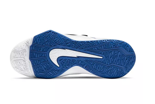 这款Nike Future Court 3 大童款篮球鞋专为喜欢打篮球的孩子打造