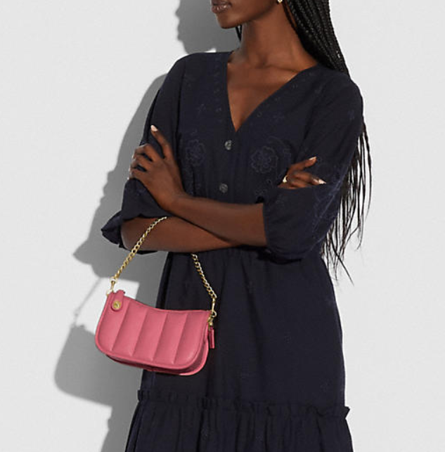 Coach美国官网 Coach Swinger 20 纯色腋下包5折热卖 $147.50 (原价 $295) + 免邮Coach美国官网 Coach Swinger 20 纯色腋下包5折热卖