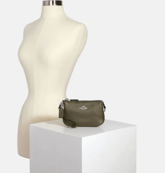 $47.40 (原价 $158) + 免邮Coach Outlet官网 Coach Nolita 15 纯色麻将包3折热卖 