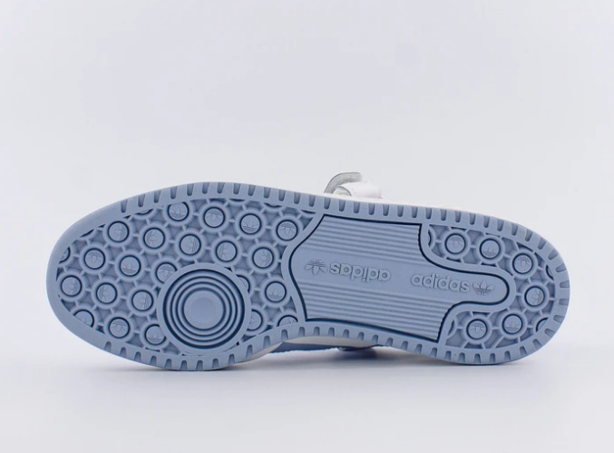 这款标志性运动鞋的日常版以 1984 年标志性 B 球鞋型为基础