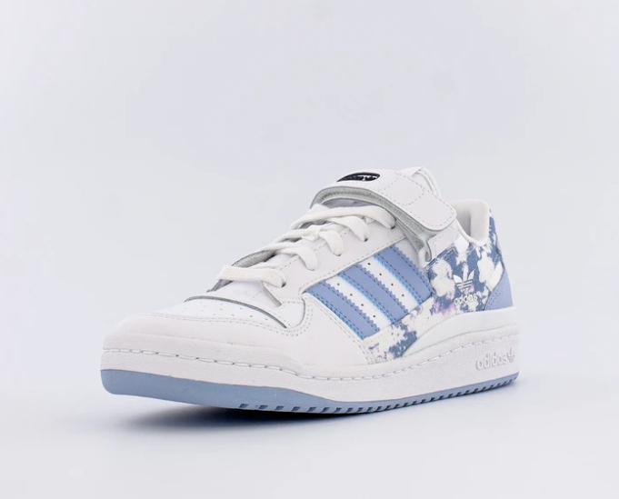 这款标志性运动鞋的日常版以 1984 年标志性 B 球鞋型为基础