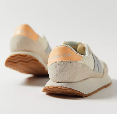 这款New Balance 237 休闲运动鞋将复古与现代风格融为一体