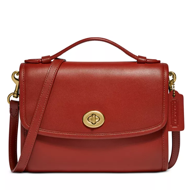 Macy s官网 COACH Kip Turn-lock 斜挎包7折热卖 两色可选 $157.50 (原价 $225) + 免邮Macy s官网 COACH Kip Turn-lock 斜挎包7折热卖 两色可选