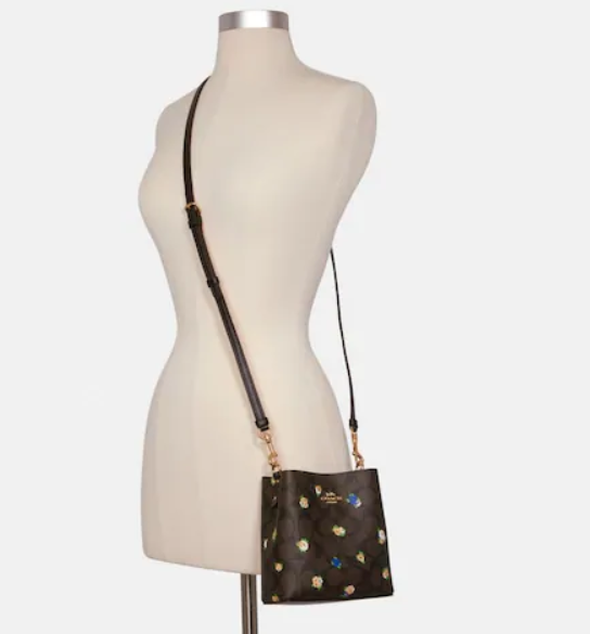 $83.64 (原价 $328) + 免邮Coach Outlet官网 Coach Mini Town 印花水桶包额外85折热卖 