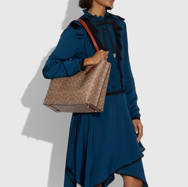 $206.50 (原价 $395) + 免邮Macy s官网 COACH Coated Canvas Signature 老花托特包7折热卖 