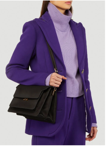 Marni是一个由设计师Consuelo Castiglioni女士在1994年创立的女装与配饰品牌