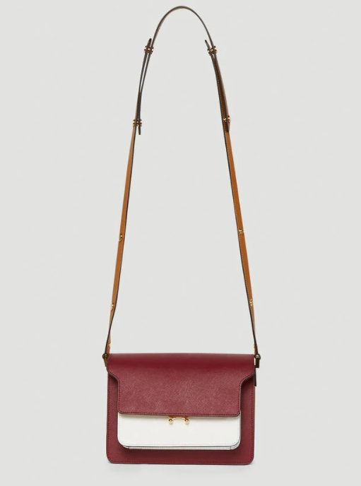 Marni是一个由设计师Consuelo Castiglioni女士在1994年创立的女装与配饰品牌