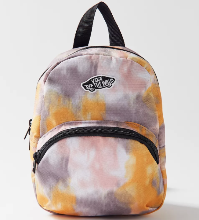 $19.60 (原价 $28) Urban Outfitters官网 Vans Got This Mini 双肩包7折热卖 两色可选 