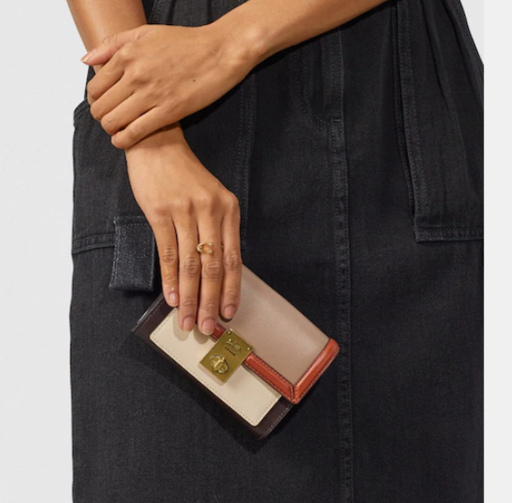 $66.30 (原价 $195) + 免邮Coach Outlet官网 Coach Hutton 女士钱包额外85折热卖  