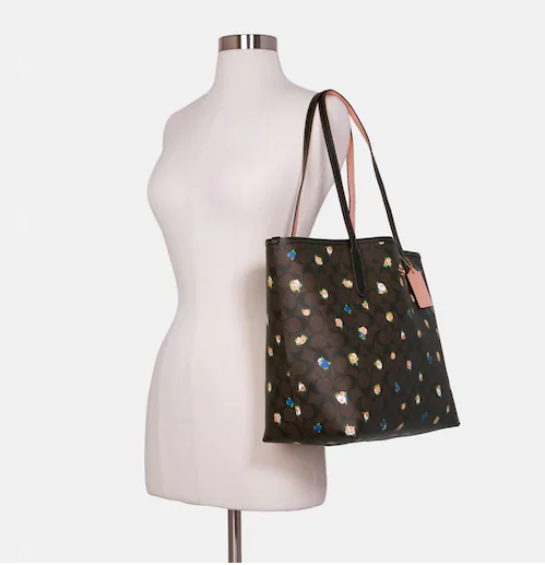 Coach Outlet官网 City女款真皮老花托特包3折热卖 $113.40(原价 $378) + 包邮Coach Outlet官网 City女款真皮老花托特包3折热卖