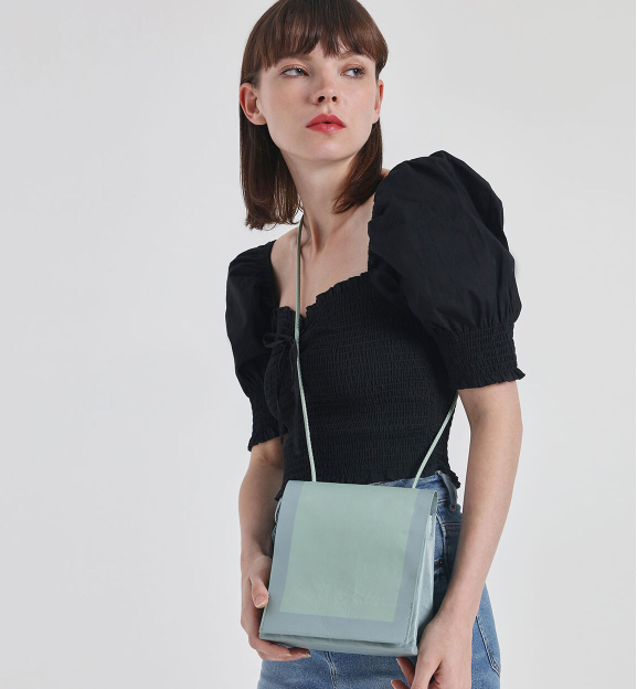 $29 (原价 $59) Charles & Keith 线上限定色牛皮纸袋包49折热卖 