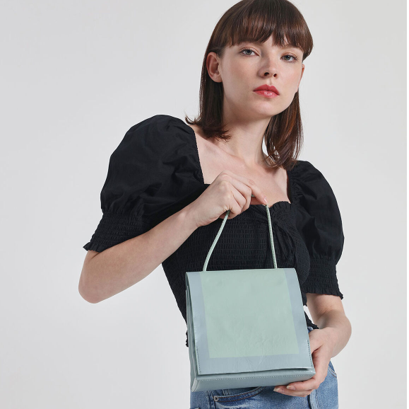 $29 (原价 $59) Charles & Keith 线上限定色牛皮纸袋包49折热卖 