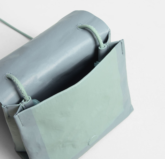 $29 (原价 $59) Charles & Keith 线上限定色牛皮纸袋包49折热卖 