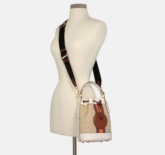 Coach Outlet官网 Coach Dempsey 19 新款抽绳水桶包5折热卖 两色可选 $164 (原价 $328) + 免邮Coach Outlet官网 Coach Dempsey 19 新款抽绳水桶包5折热卖 两色可选