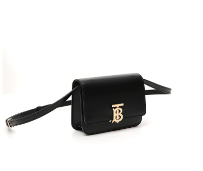 博柏利（巴宝莉）是极具英国传统风格的奢侈品牌