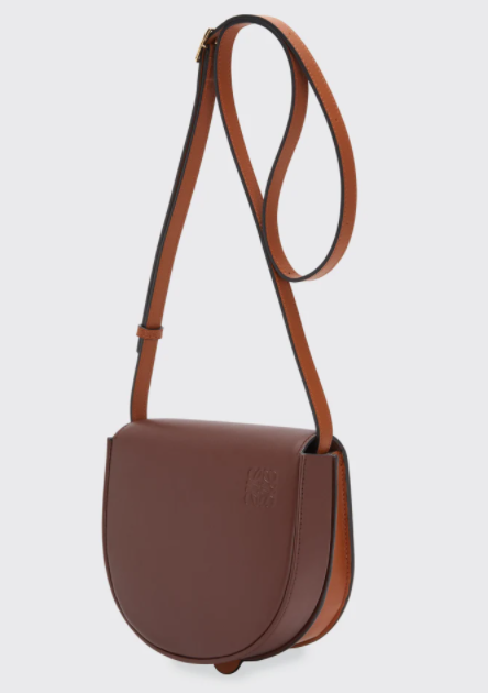 创立于1846年的西班牙百年皮具奢华品牌LOEWE罗意威在创意总监Jonathan Anderson(J.W. Anderson)的无尽创意下