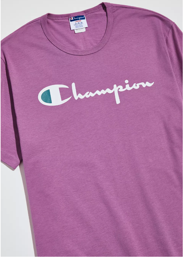 $8.99 (原价 $30) Urban Outfitters官网 Champion Core Script Lightweight 大标志T恤额外6折热卖 