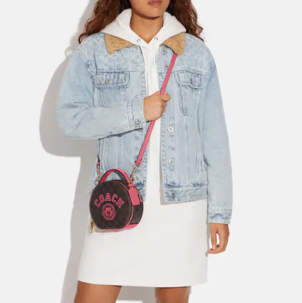 $159 (原价 $350) + 免邮Coach Outlet官网 Coach Canteen 徽章圆饼斜挎包45折热卖