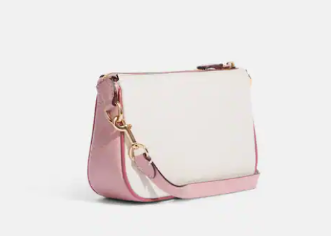 现价$52.32 (原价$218)COACH Outlet官网精选Coach Nolita 19蔻驰爱心麻将包优惠！