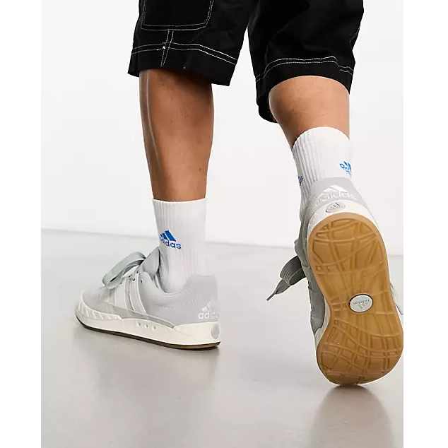 ASOS US官网 adidas Originals Adimatic 灰绿中性款面包鞋3.5折热卖 $42 (原价 $120) ASOS US官网 adidas Originals Adimatic 灰绿中性款面包鞋3.5折热卖