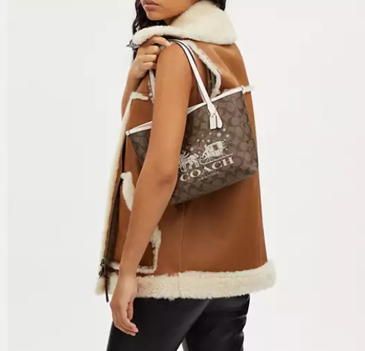 Coach Outlet官网 Coach Mini City 新色老花托特包3折热卖   $89.40 (原价 $298) + 免邮Coach Outlet官网 Coach Mini City 新色老花托特包3折热卖