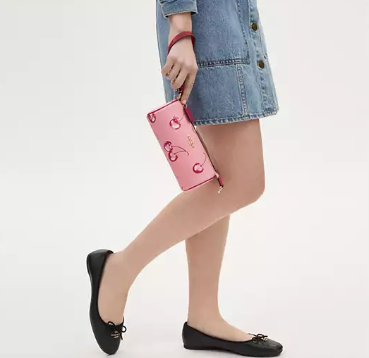 $79 (原价 $188) + 免邮Coach Outlet官网 Coach Nolita 樱桃印花笔筒包4.2折热卖 