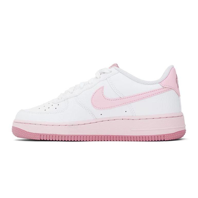 SSENSE官网 NIKE Kids White Air Force 1 樱花粉大童空军一号板鞋6.5折热卖 $78 (原价 $120) SSENSE官网 NIKE Kids White Air Force 1 樱花粉大童空军一号板鞋6.5折热卖