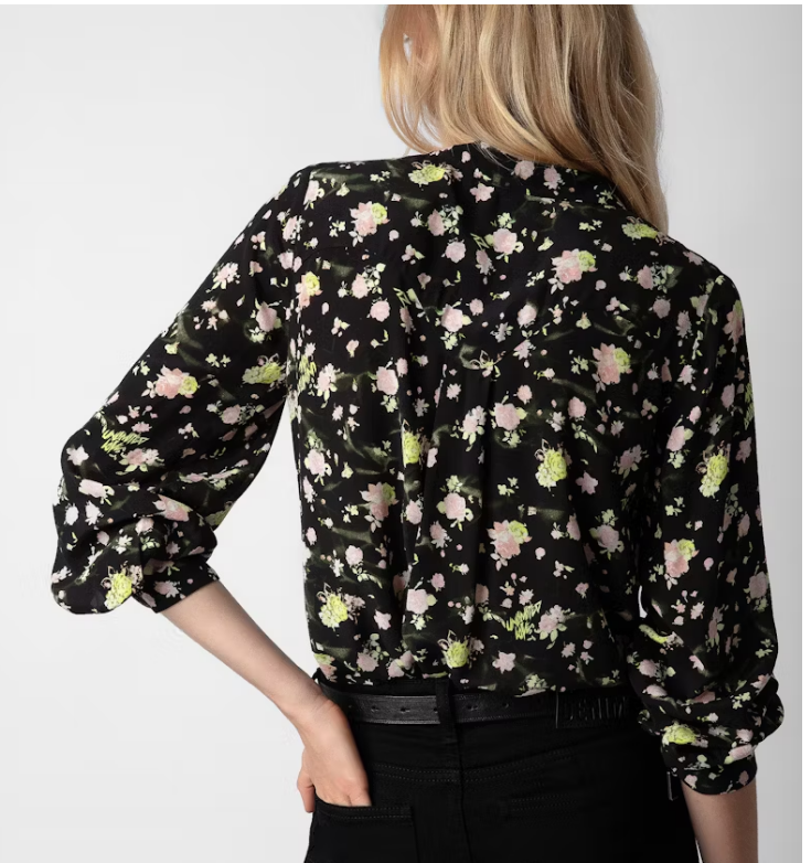 - Long sleeves and tighter cuffs