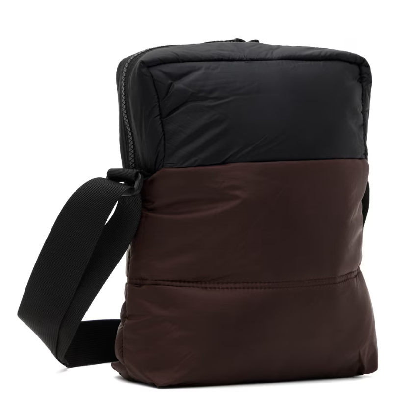 SSENSE官網 THE NORTH FACE Nuptse 拚色斜款包3.6折熱賣 $29 (原價 $80) SSENSE官網 THE NORTH FACE Nuptse 拚色斜款包3.6折熱賣