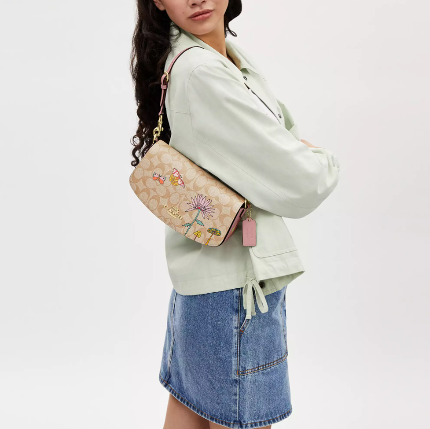 $145.52 (原价 $428) + 免邮Coach Outlet官网 Coach X Observed By Us Andrea 单肩包额85折热卖 