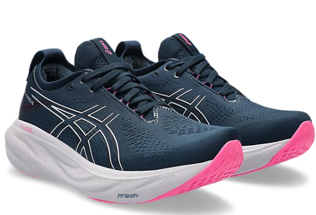 The GEL-NIMBUS® 25 shoe's soft cushioning properties help you feel like you're landing on clouds. This neutral trainer is revamped with new materials that create a softer and smoother running experience.