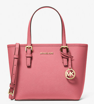 Michael Kors Jet Set Travel 超小號 Saffiano 皮革頂部拉鏈手提包斜挎包 $53.35 (原價$448)Michael Kors Jet Set Travel 超小號 Saffiano 皮革頂部拉鏈手提包斜挎包