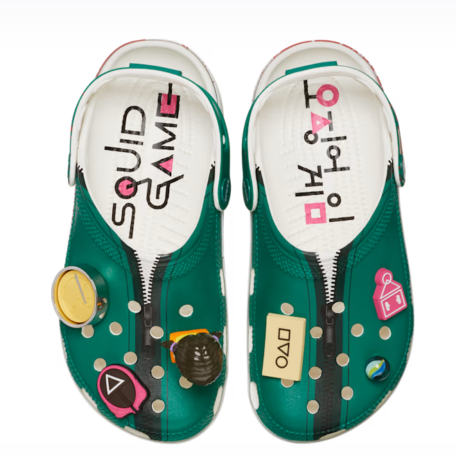 £35 (原价 £69.99) + 免邮Crocs UK官网 Crocs Squid Game 经典洞洞鞋5折特惠 