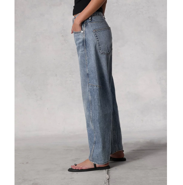 rag & bone Charlie 女士九分筒形牛仔裤5折特惠 $133 (原价$268) + 免邮rag & bone Charlie 女士九分筒形牛仔裤5折特惠