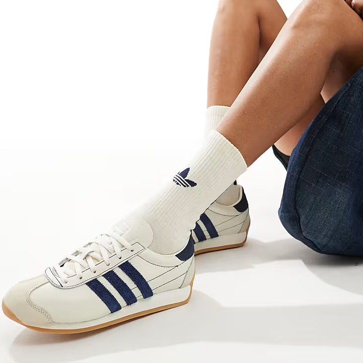 ASOS UK官网 adidas Originals Country OG 运动鞋7折热卖 £59.50 (原价 £85) + 免邮ASOS UK官网 adidas Originals Country OG 运动鞋7折热卖