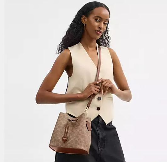 $199 (原价 $398) + 免邮Coach Outlet官网 Coach Rowan 新款老花帆布水桶包5折特惠 2色可选 