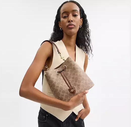 $199 (原价 $398) + 免邮Coach Outlet官网 Coach Rowan 新款老花帆布水桶包5折特惠 2色可选 