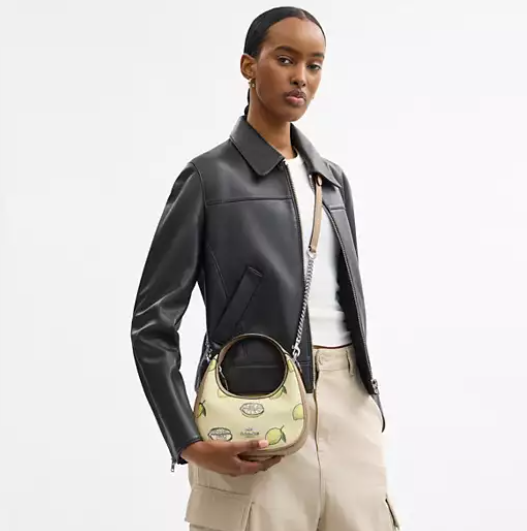 C$108 (原价 C$360) + 免邮Coach Outlet CA官网 Coach Carmen 柠檬印花迷你斜挎包3折特惠 