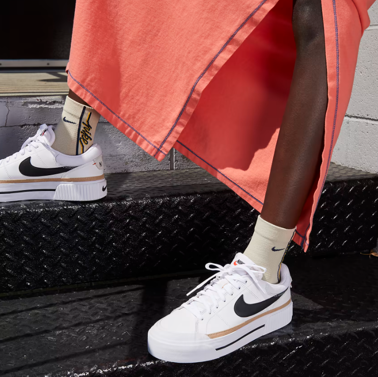 £39.99 (原价 £79.99) Nike UK官网 Nike Court Legacy Lift 女士板鞋5折特惠  